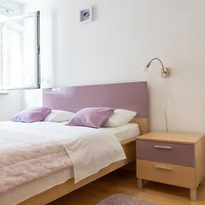  Apartment Lila